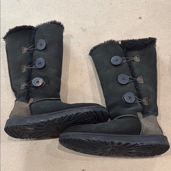 UGG Black Winter Boots with Button Detail - Picture 1 of 4
